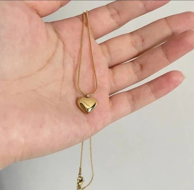 Mini heart pendant necklace